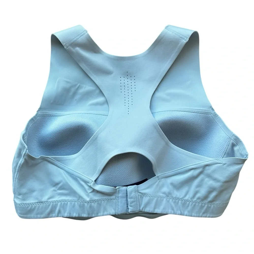 Chantelle Women's Low Impact Active Bra Light Grey Size M